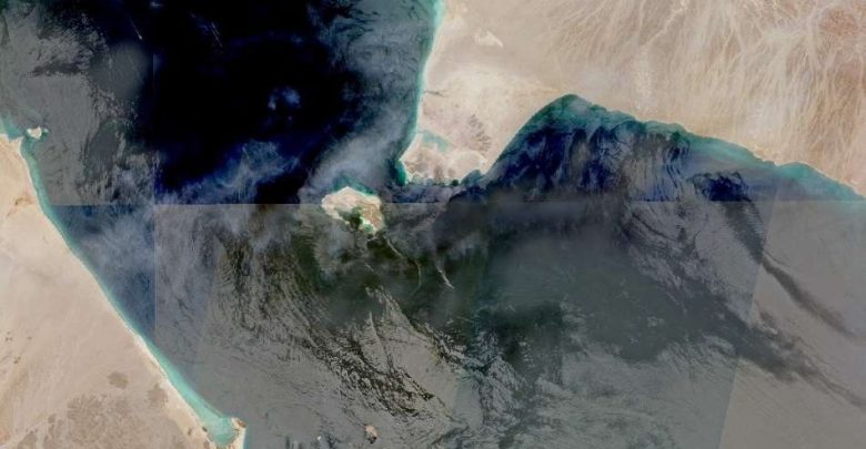 الحوثيون ينفون التخطيط لفرض رسوم على السفن المارة عبر مضيق في باب المندب