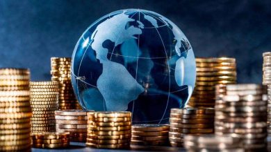 الطاقة والتجارة العالمية تحت الضغط.. خبير اقتصادي يرصد تداعيات الأزمات على الأسواق الكبرى