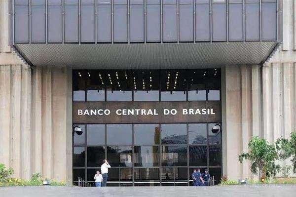 المركزي البرازيلي يخفض سعر الفائدة إلى 14% قبل الانتخابات الرئاسية