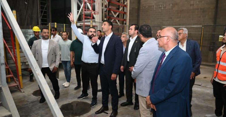 بمساحة 2.7 مليون متر.. وزير الصناعة يتفقد مجمع "e2 العلمين الصناعي"