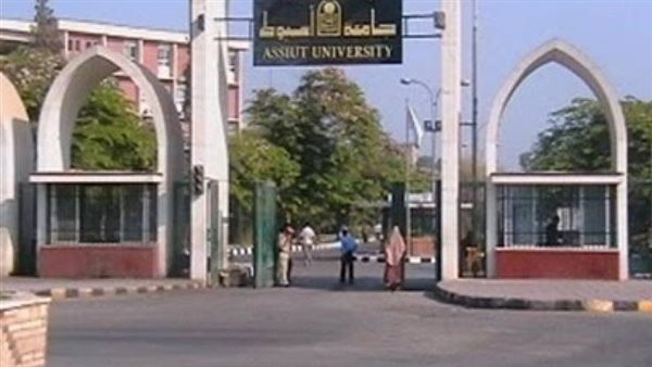 جامعة أسيوط تكشف أسرار ريادة كلية الصيدلة وصناعة الكفاءات