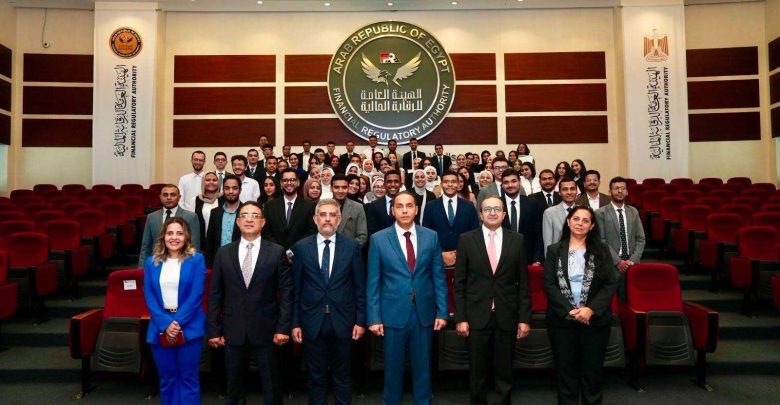 رئيس الرقابة المالية يستقبل الطلاب المميزين في منحة التدريب الصيفي بالهيئة
