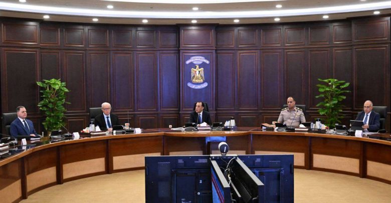 رئيس الوزراء: لدينا مخزون سلعي يكفي في بعض السلع إلى كامل
