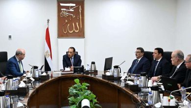 رئيس الوزراء يستعرض الموقف التنفيذي لمشروع مبني الركاب (4) بمطار القاهرة الدولي