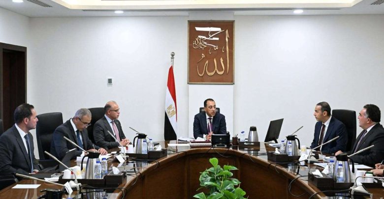 رئيس الوزراء يستعرض عددا من المقترحات لتطوير أداء البورصة المصرية وما حققته من إنجازات خلال الفترة الماضية