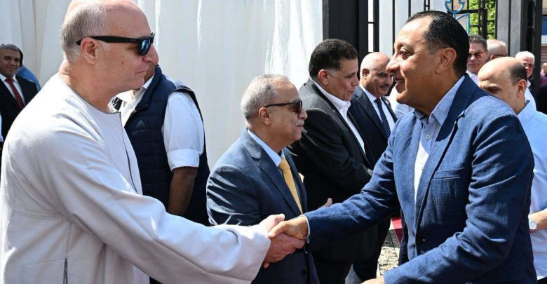 رئيس الوزراء يفتتح ويتفقد عددا من المشروعات الخدمية والتنموية بمحافظة الغربية