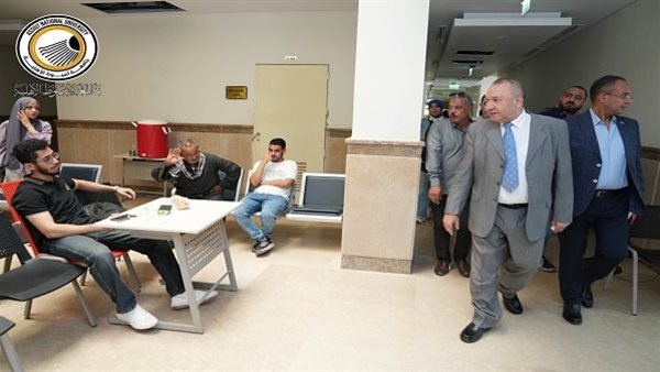 رئيس جامعة أسيوط الأهلية يتحرك لتطوير العمل الإداري وخدمات الطلاب في جولة مفاجئة