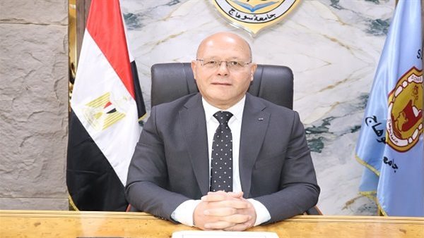رئيس جامعة سوهاج يعلن موعد التسكين الإلكتروني للطلاب القدامى وضوابط قبول الطلاب في المدن الجامعية