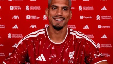 رسميًا | ليفربول يعلن ضم أراوخو من برشلونة