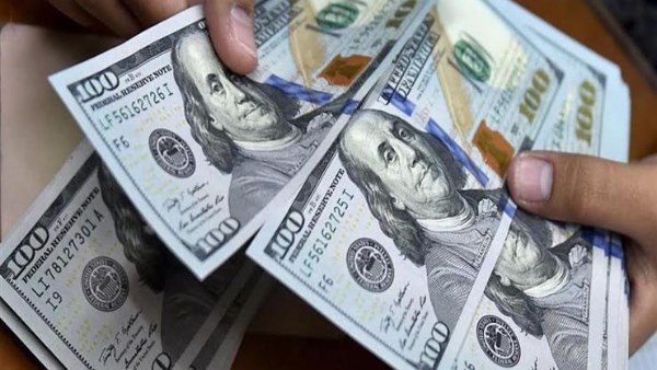 سعر الدولار اليوم.. مفاجأة في أسعار الشراء والبيع بالبنوك المصرية في بداية تعاملات الإثنين
