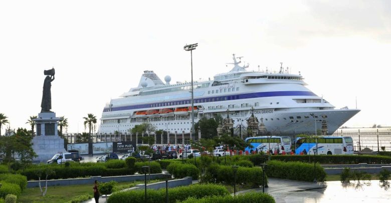 في أولى زياراتها.. سفينة «ASTORIA GRANDE» ترسو ببورسعيد لدعم السياحة البحرية