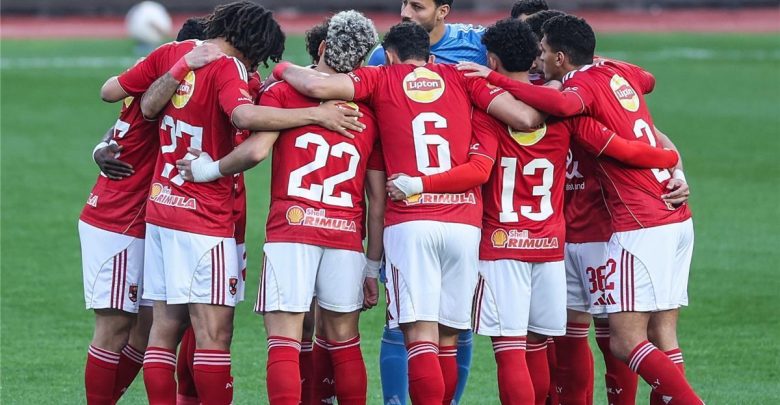 فياريال يضع عينه على نجم الأهلي لتعزيز صفوفه