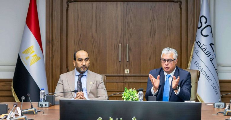 قطاعات الصناعة والطاقة واللوجستيات.. فرص استثمارية جديدة بقناة السويس أمام الشركات العُمانية