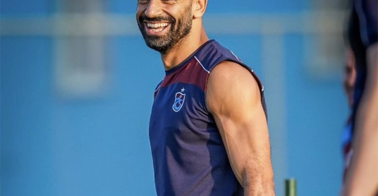 لفتة رائعة من مشجع ليفربول تجاه محمد صلاح بعد انتقاله لـ طرابزون سبور
