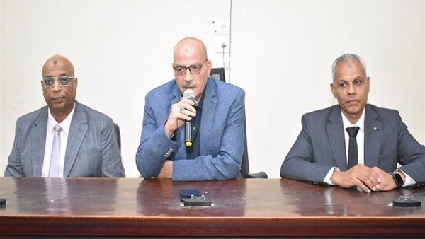 مدير تعليم سوهاج يبدأ مهمته بتوجيهات حاسمة للإدارات ويضع خريطة العمل الجديدة