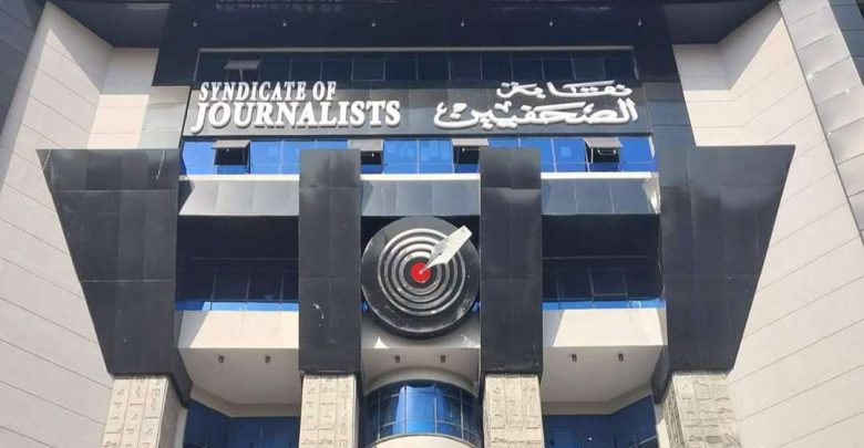 نقيب الصحفيين يخاطب الوزراء والمحافظين وبلاغات للنائب العام ضد مؤسسات تستغل المتدربين