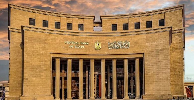 هل يفاجئ البنك المركزي الأسواق بزيادة الفائدة؟.. محلل اقتصادي يوضح