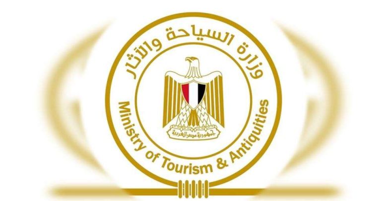 وزارة السياحة توضح حقيقة منع إدخال العلم المصري إلى منطقة آثار سقارة
