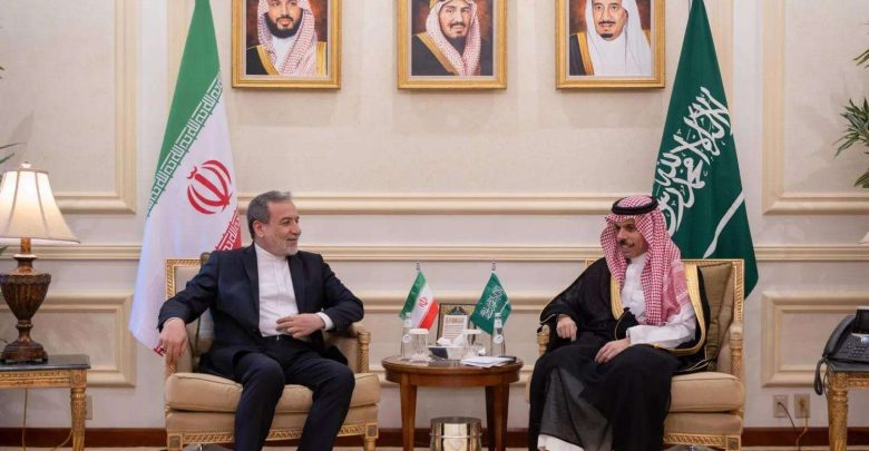وزير الخارجية السعودي يبحث مع نظيره الإيراني مستجدات الأوضاع الراهنة وجهود خفض التصعيد