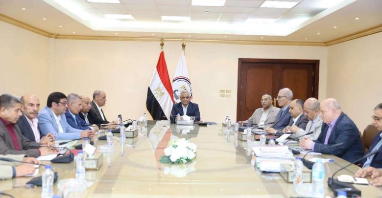 وزير الدولة للإنتاج الحربي يبحث مستجدات الإنتاج وخطط تطوير الشركات التابعة