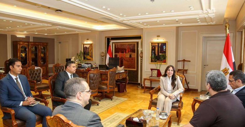 وزيرة الإسكان تبحث سبل تسويق المشروعات العقارية مع رئيس مؤسسة GTO العالمية