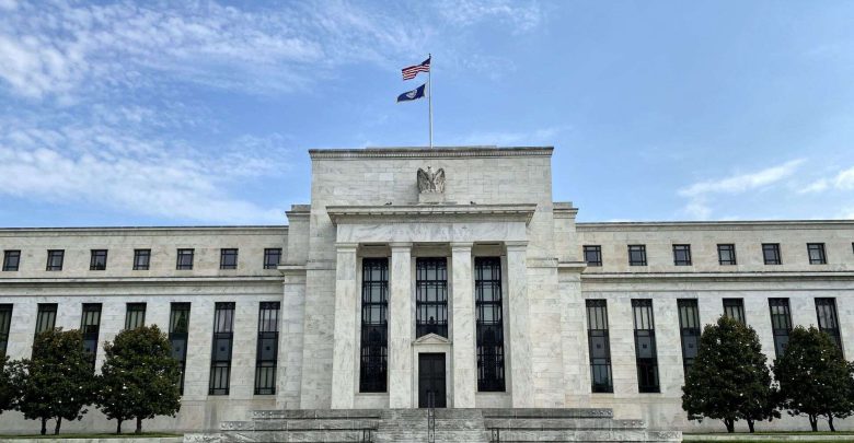 وسط تراجع الضغوط التضخمية.. هل يتجه الفيدرالي الأمريكي لتثبيت أسعار الفائدة؟