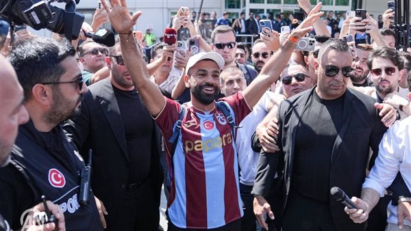 وكالة الانباء التركية تنشر صور وصول محمد صلاح إلى مطار أتاتورك