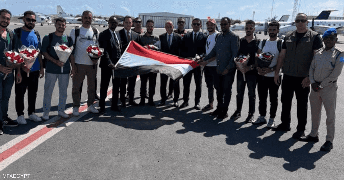 وصول البحارة المصريين إلى مقديشو استعدادا للعودة إلى مصر