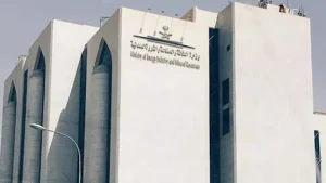 وفاة مقيمين وإصابة اثنين في السعودية نتيجة سقوط شظايا صاروخ حاول استهدافها