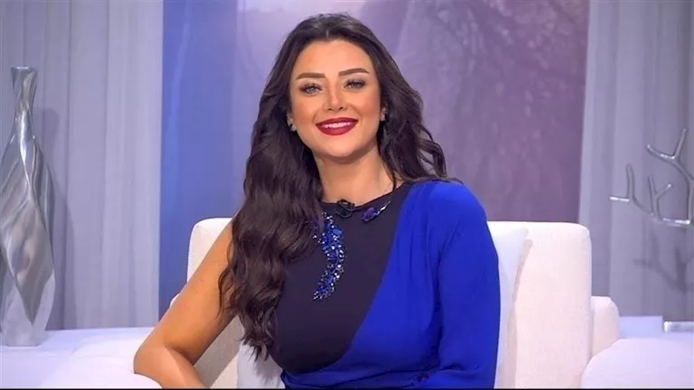 رضوى الشربيني تعبر عن دعمها لمعلمات التاريخ اللاتي يعرفن قيمتهن بعد انتشار فيديو مثير