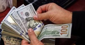 انخفاض جماعي لسعر الدولار مقابل الجنيه في ختام تعاملات الثلاثاء