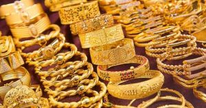 مستوى الذهب عيار 21 يرتفع مستقرًا رغم الضغوط العالمية وتطورات سوق الذهب