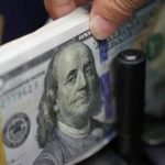 مقارنة أسعار الدولار الجمعة في البنك المركزي والأهلي والتجاري الدولي والإسكندرية