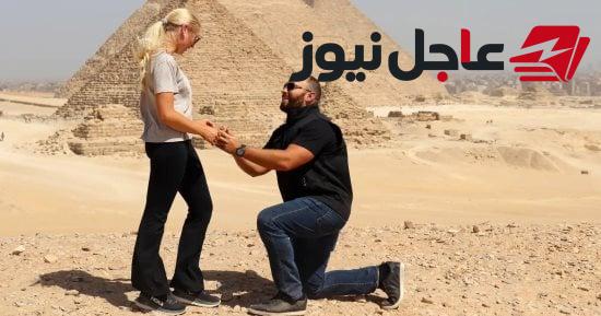 زفاف أمريكيين عند الأهرامات يتحول إلى حملة دعم أطفال السرطان
