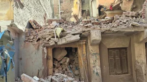 انهيار عقار مكون من 4 طوابق في أبو قير بالإسكندرية يناقش مخاطر المباني القديمة