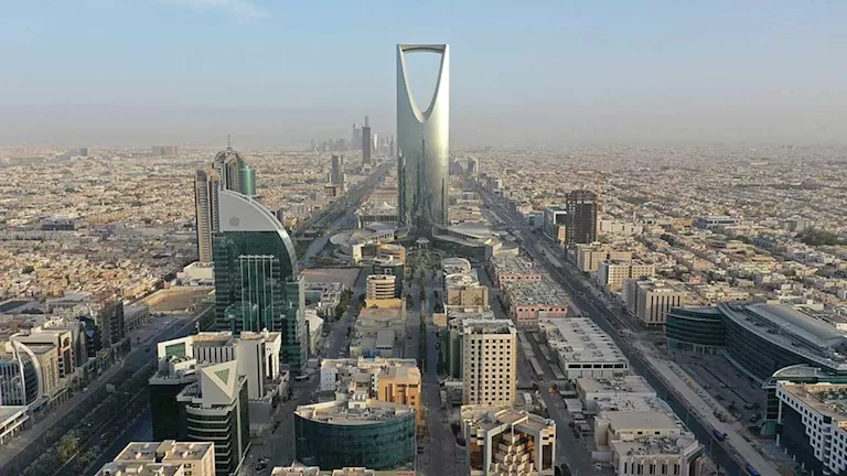 السعودية تعتمد العمل عن بعد لموظفي المكاتب الإدارية في الرياض حتى إشعار جديد