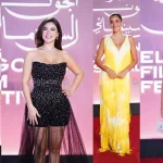 نجوم الفن يختتمون مهرجان الجونة السينمائي بتألق على السجادة الحمراء
