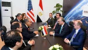 وزير الخارجية المصري يؤكد لمستشار ترامب للعلاقات العربية والأفريقية رفض الإجراءات الأحادية