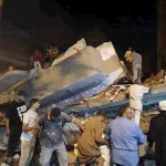 قوات الإنقاذ تواصل رفع أنقاض عقار مهدد في بيلا بكفر الشيخ