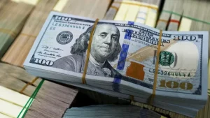 ارتفاع سعر الدولار تجاه 54 جنيهاً في مصر وسط تساؤلات حول العوامل المؤثرة