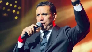 محمود الليثي يكشف أسباب إقامته المستمرة في الفندق مع أولاده ويعلق على التفاصيل