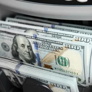 ارتفاع سعر الدولار في البنوك بأكثر من 3 جنيهات تحت تأثير تدفقات الأموال الساخنة
