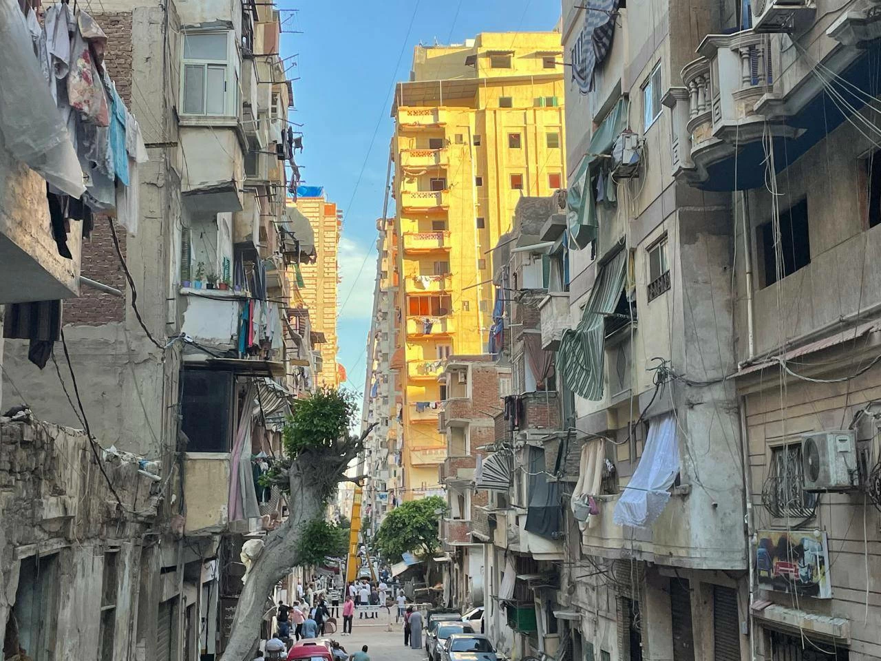 ميل عقار مكون من 12 طابقاً في الإسكندرية وتدخل عاجل لإزالة 5 طوابق