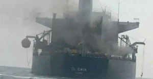الحرس الثوري الإيراني يعلن انفجار ناقلة نفط عملاقة جراء اصطدامها بلغم بحري
