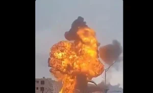 انفجار ضخم يهز صنعاء وفيديوهات متداولة تثير التساؤلات حول الحقيقة