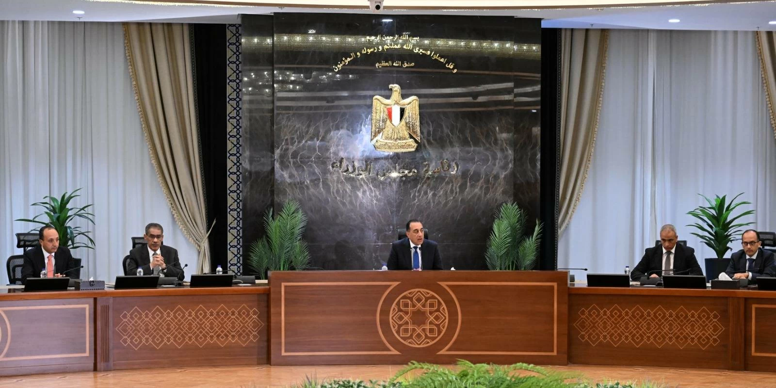 4 قرارات حكومية جديدة تخص المواطنين وأبرزها تعديل إجازات الموظفين في مصر