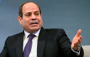 الرئيس السيسي يوضح أسباب إزالة مقابر مصر القديمة ويطلب حضور الإعلام لتوثيق الإجراءات