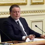 الدولار يتجاوز 55 جنيهاً لأول مرة ومحافظ البنك المركزي يشير إلى قلقه من ثبات سعر الصرف