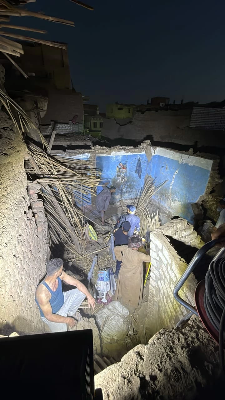 انهيار منزل قديم في أسيوط يودي بحياة 3 شقيقات وينقذ الوالدين