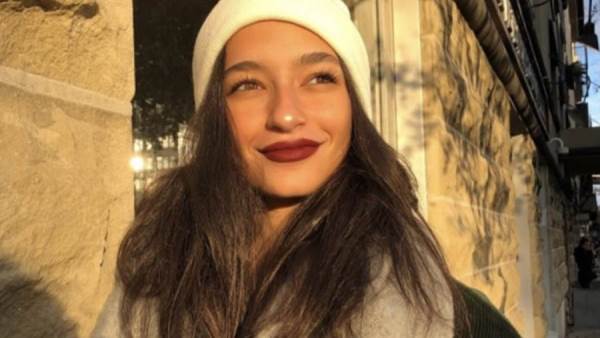 أميرة أديب ترد على أزمة شهادة زواج رجلين وتؤكد التعامل قانونيًا مع الإساءة